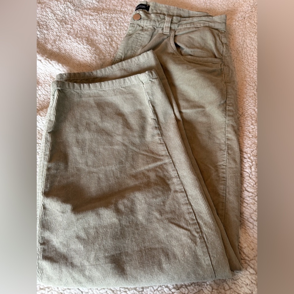 NWOT WOMAN’S URBAN OUTFITTERS CORDUROY WIDE LEG PANTS SIZE 34